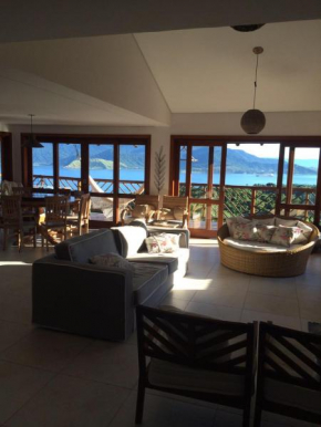 Casa de Luxo em Ilhabela vista para o Mar - Condominio Yacamin- Praia do Curral